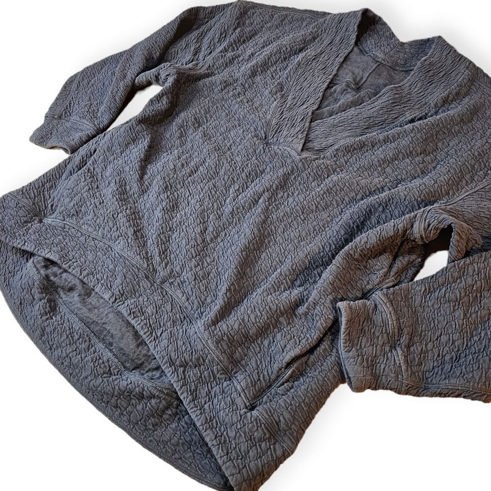 Lululemon Rippled Vneck Pullover Black Size 10 - Picture 6 of 11